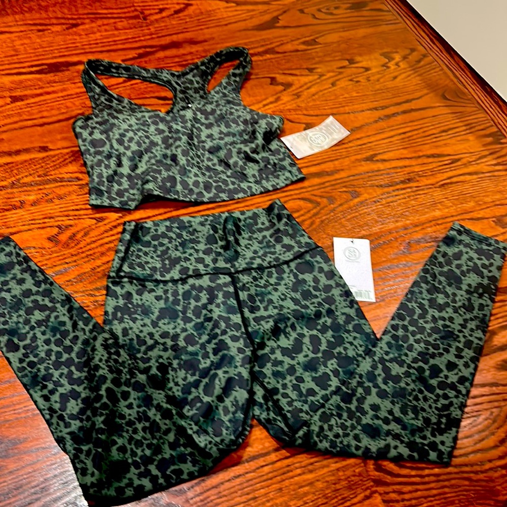 New work out set bottoms are xs and the top is a medium